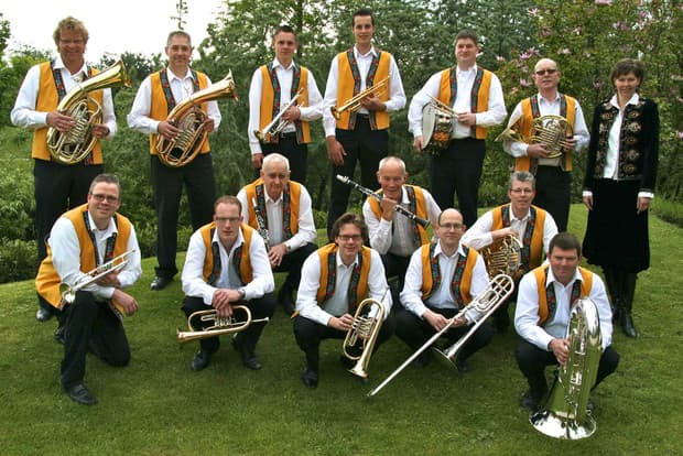 Persfoto van Freunde Echo blaaskapel bij OktoberfeestArtiesten.nl