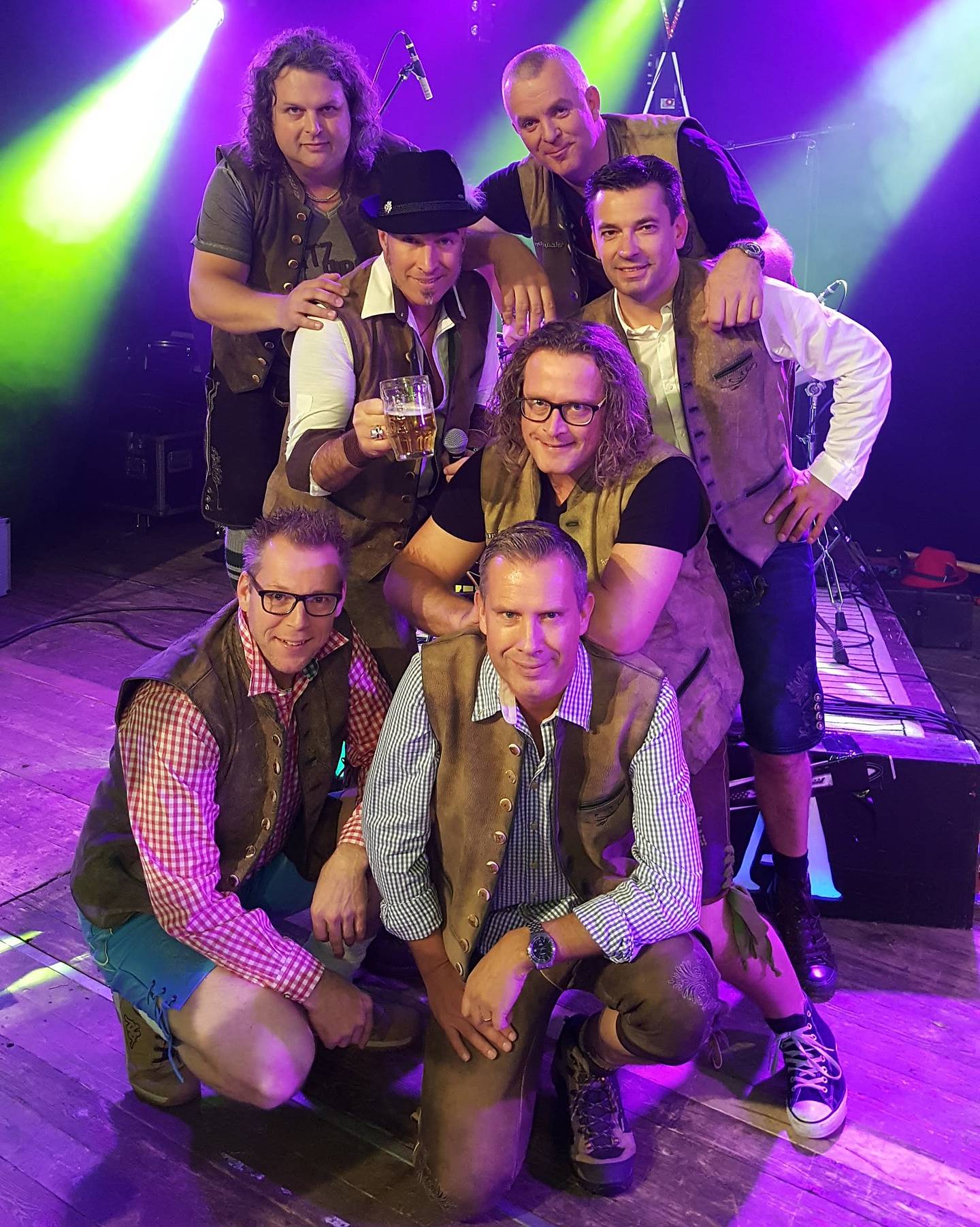 TONCA-OHNE-GEWAHR boeken bij OktoberfeestArtiesten.nl Persfoto van Tonca Ohne Gewähr, feestband bij Oktoberfeestartiesten.nl