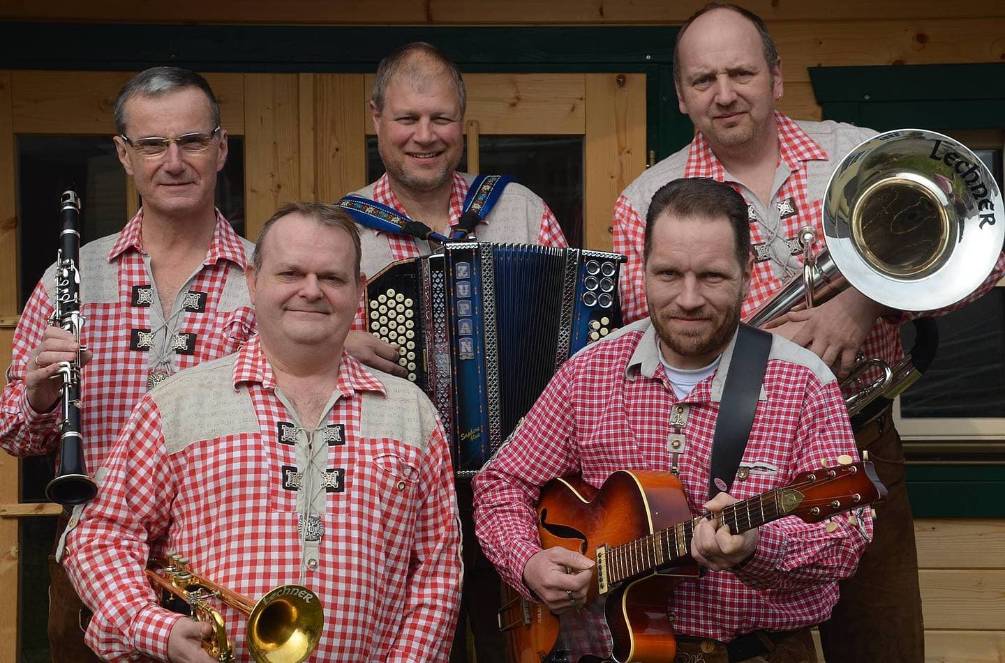 Persfoto van Die Orginal Alpengeier oktoberfest band bij OktoberfeestArtiesten.nl