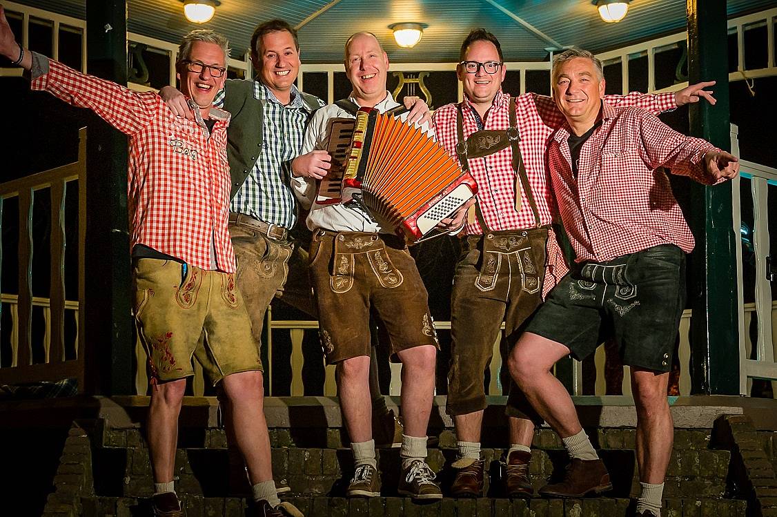 Die Nünentaler Schürzenjäger boeken bij Oktoberfeestartiesten.nl Foto van Die Nunentaler Schürzenjäger, Duitse feestband bij Oktoberfeestartiesten.nl