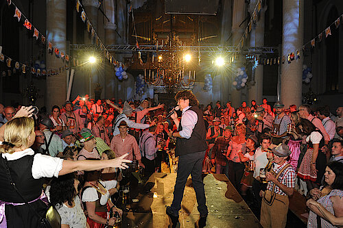 Duitse feestzangers boeken bij Oktoberfeestartiesten.nl