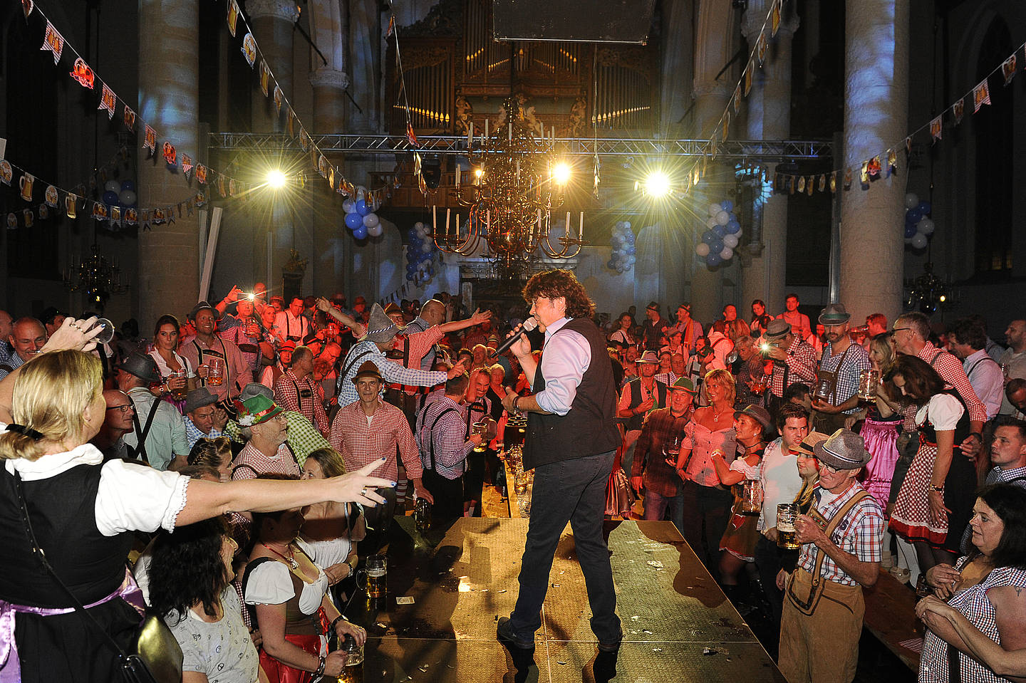 Duitse feestzangers boeken bij Oktoberfeestartiesten.nl