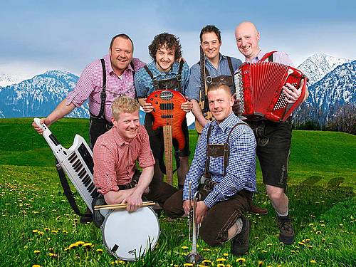 Persfoto van Zugabe, Schlagerband voor Duitse feesten te boeken bij Oktoberfeestartiesten.nl