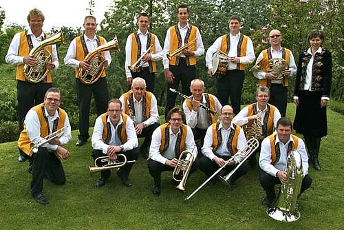 Persfoto van Freunde Echo blaaskapel bij OktoberfeestArtiesten.nl