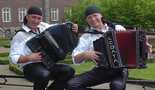 foto van Legata Lederhosen Power accordeonisten bij OktoberfeestArtiesten.nl