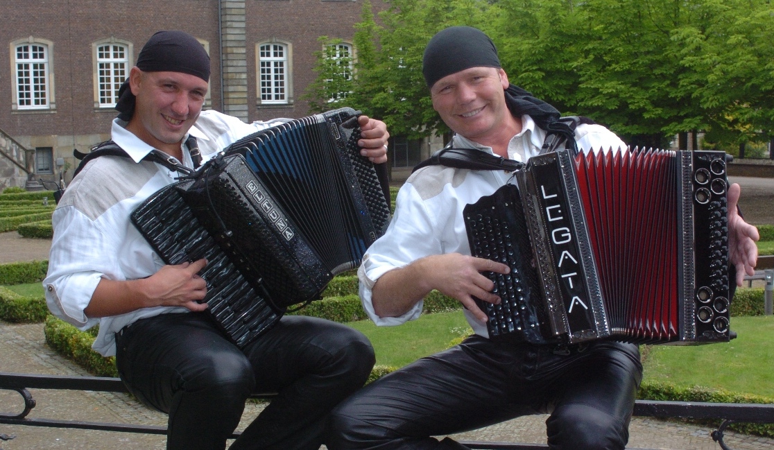 Legata's Lederhosen Power boeken bij OktoberfeestArtiesten.nl foto van Legata Lederhosen Power accordeonisten bij OktoberfeestArtiesten.nl