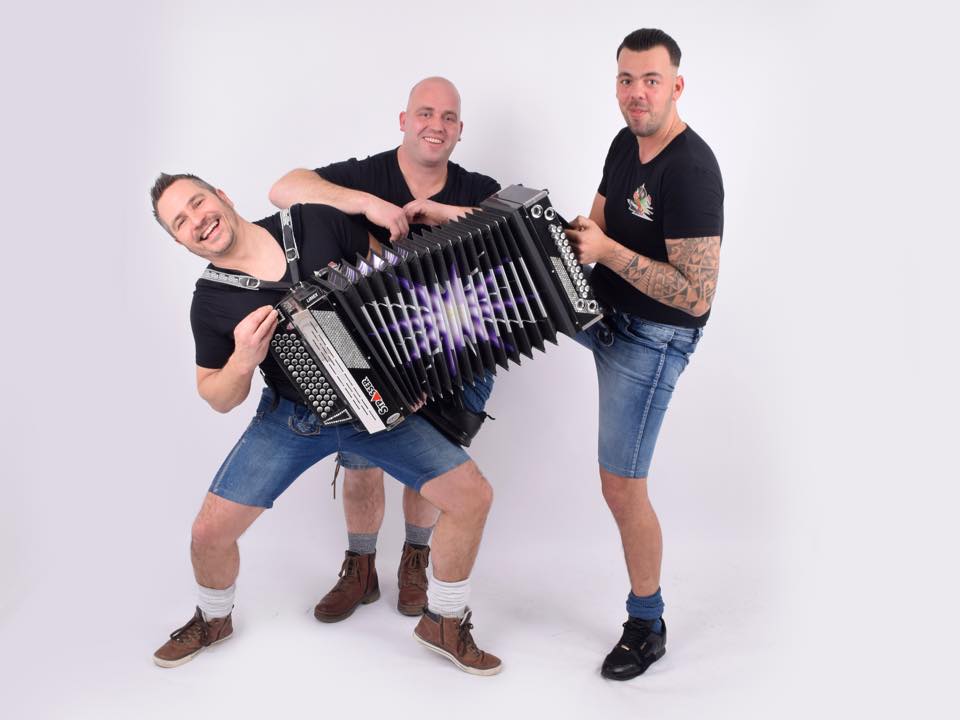 Gipfelpower boek je direct bij Oktoberfeestartiesten.nl Persfoto van de nieuwe samenstelling van Gipfelpower, Duitse feestband bij Oktoberfeestartiesten.nl