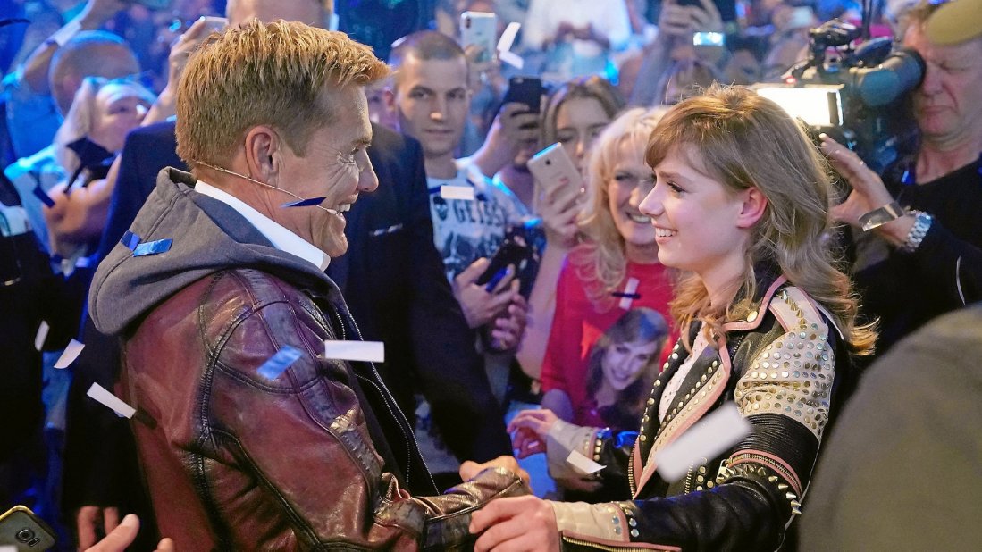 Dieter Bohlen feliciteert DSDS winnares Marie Wegener